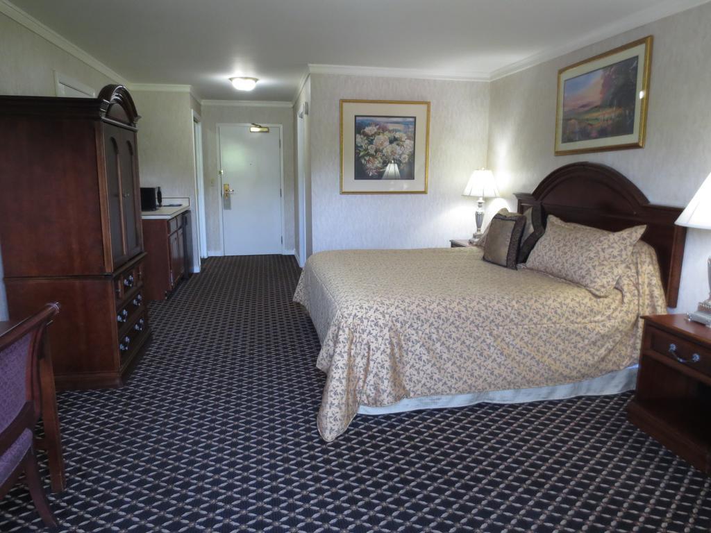 Roosevelt Inn & Suites Saratoga Springs Ballston Spa Buitenkant foto