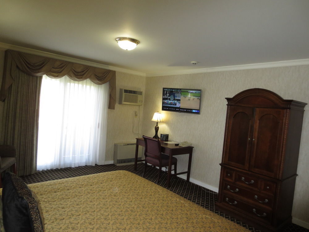 Roosevelt Inn & Suites Saratoga Springs Ballston Spa Buitenkant foto