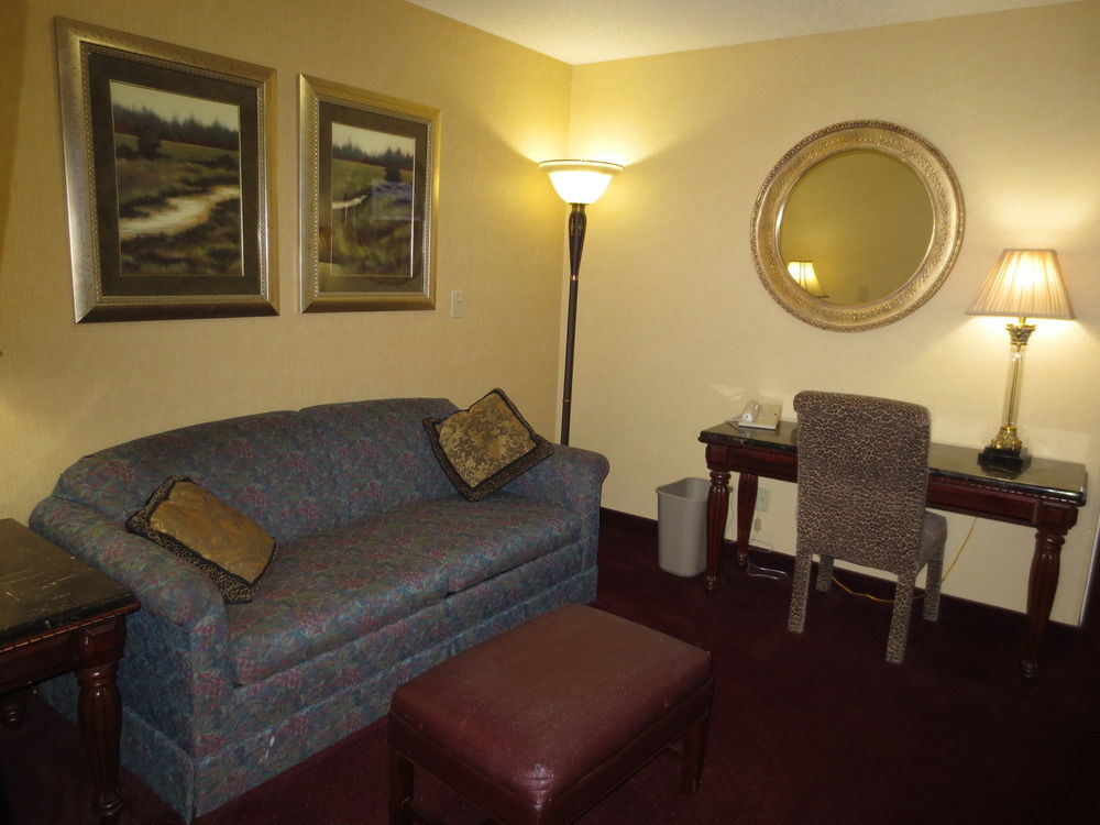 Roosevelt Inn & Suites Saratoga Springs Ballston Spa Buitenkant foto