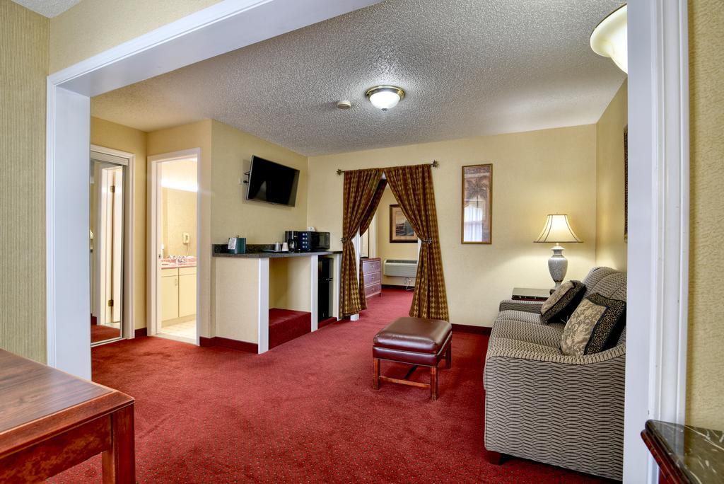 Roosevelt Inn & Suites Saratoga Springs Ballston Spa Buitenkant foto