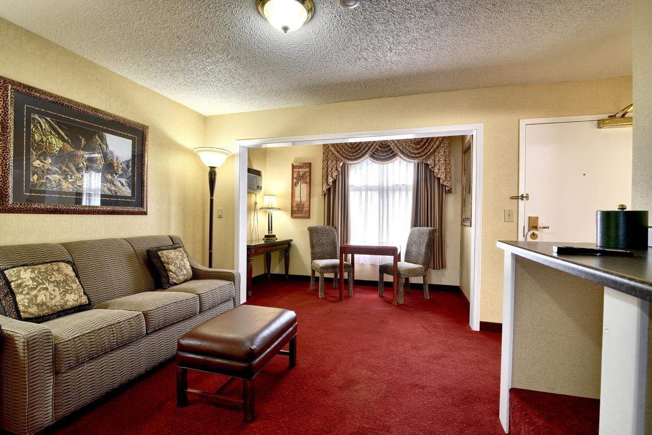 Roosevelt Inn & Suites Saratoga Springs Ballston Spa Buitenkant foto